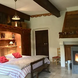 Chambres D'h\u00f4tes Les Means Couette-café